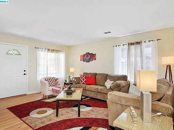3rd image of 26903 Lakewood Way