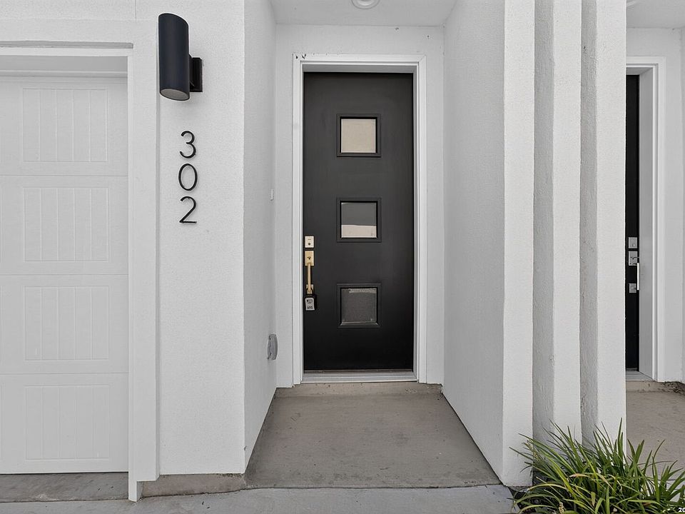 1st image of 1735 W Gramercy Pl #302