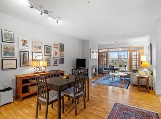 301 Oak Grove St APT 403, Minneapolis, MN 55403