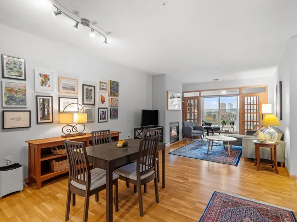 301 Oak Grove St APT 403, Minneapolis, MN 55403