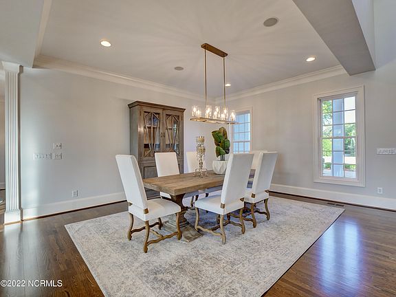 4th image of 2220 Moreland Dr