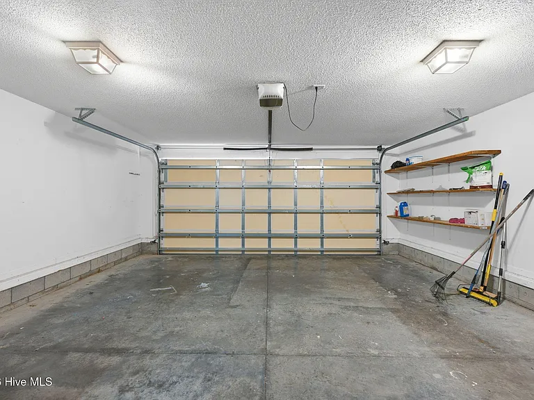 106 Lakeside Green Dr — Photo 39