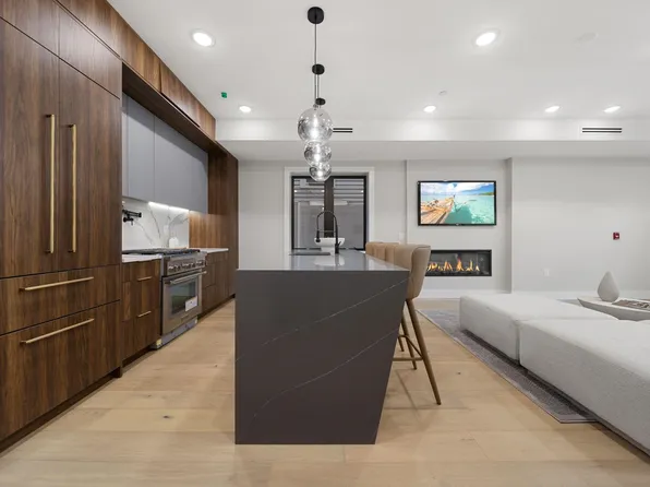 373 New York Avenue image 7 of 25