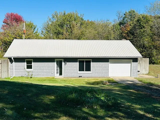 3 bed, 1290 sqft, $1,500 — Photo 1