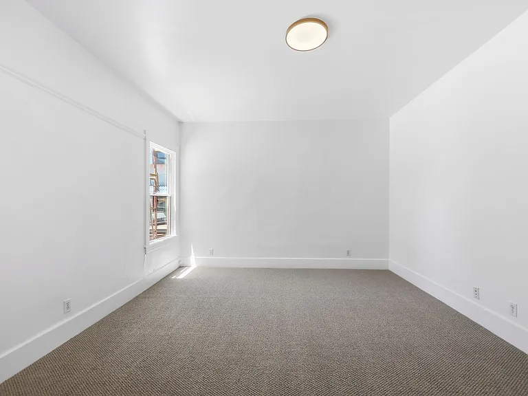 320 Harriet St — Photo 3