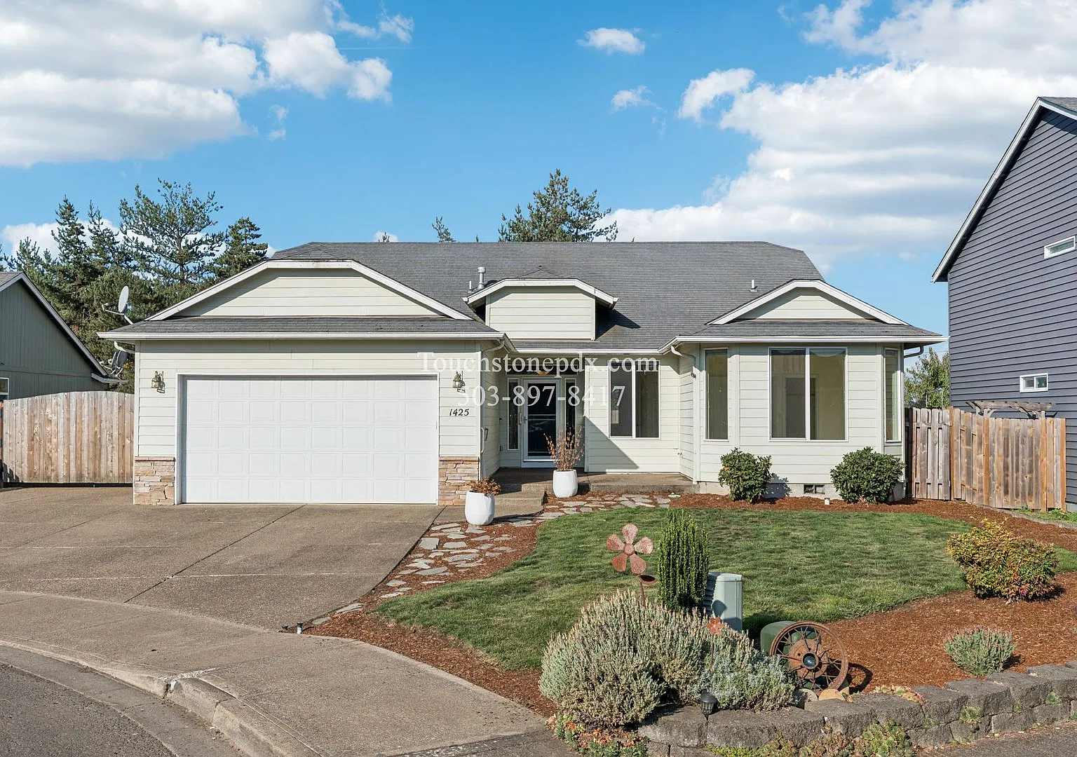 Beautiful Spacious Molalla 3 BR 2 BA Home! — Photo 4