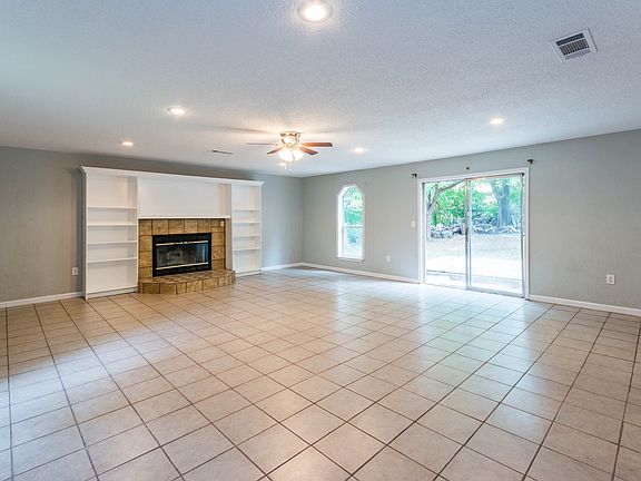 3_2813HydePark_MLS4of22.jpg