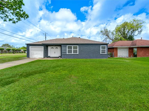 7318 Hummingbird Ln, Texas City, TX 77591
