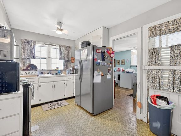 4th image of 1400 W Lane St