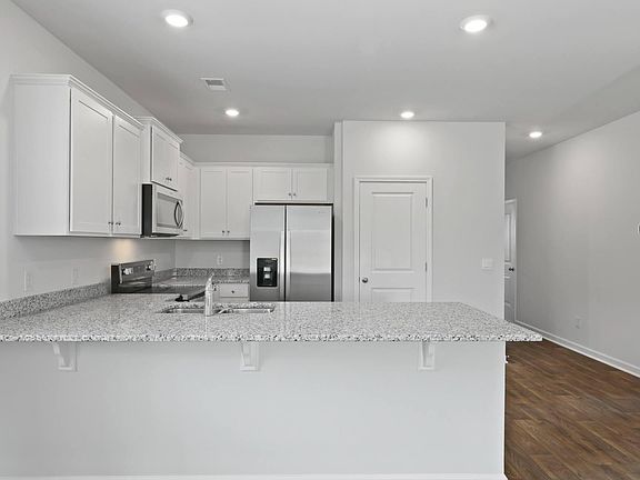 4th image of 415 Tulip Poplar Dr