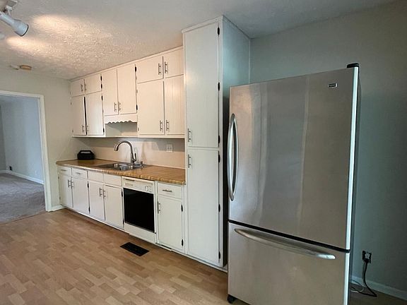 5th image of 1019 Jonathan Ln