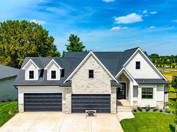 15801 Hickory Dr, Urbandale, IA 50323