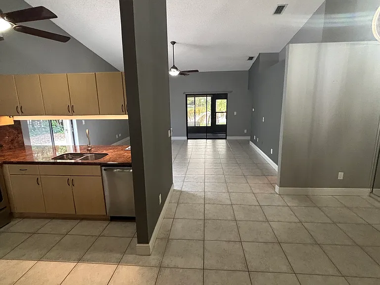 58 Paxford Ln — Photo 4