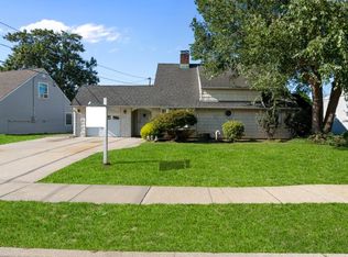 27 Eden Lane, Levittown, NY 11756