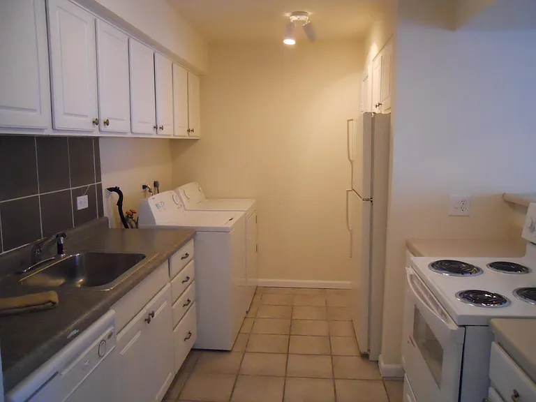 2176 N Heather Ln — Photo 2