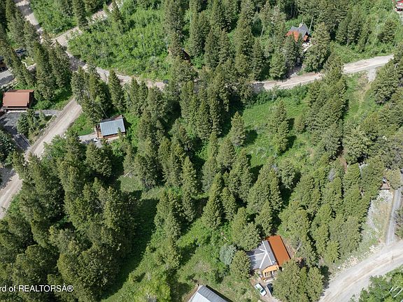 5th image of Redwood Dr