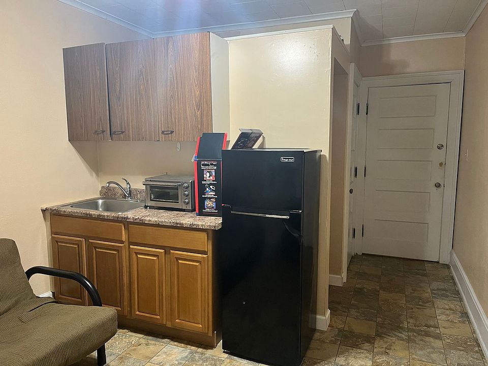 2nd image of 112 N Front St #4