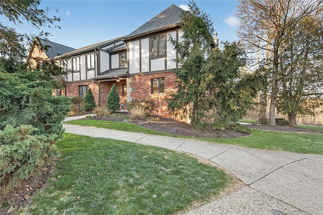 1585 Stone Mansion Dr photo 1