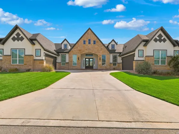 217 POE PKWY, Castroville, TX 78009