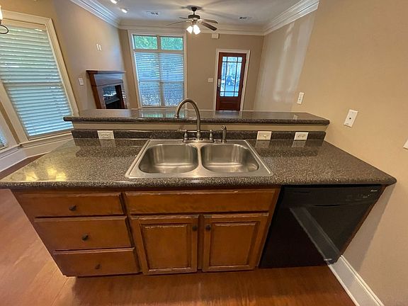 5th image of 131 Falls Grove Dr