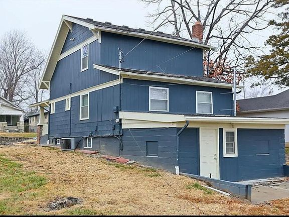 2nd image of 3221 Spruce Ave