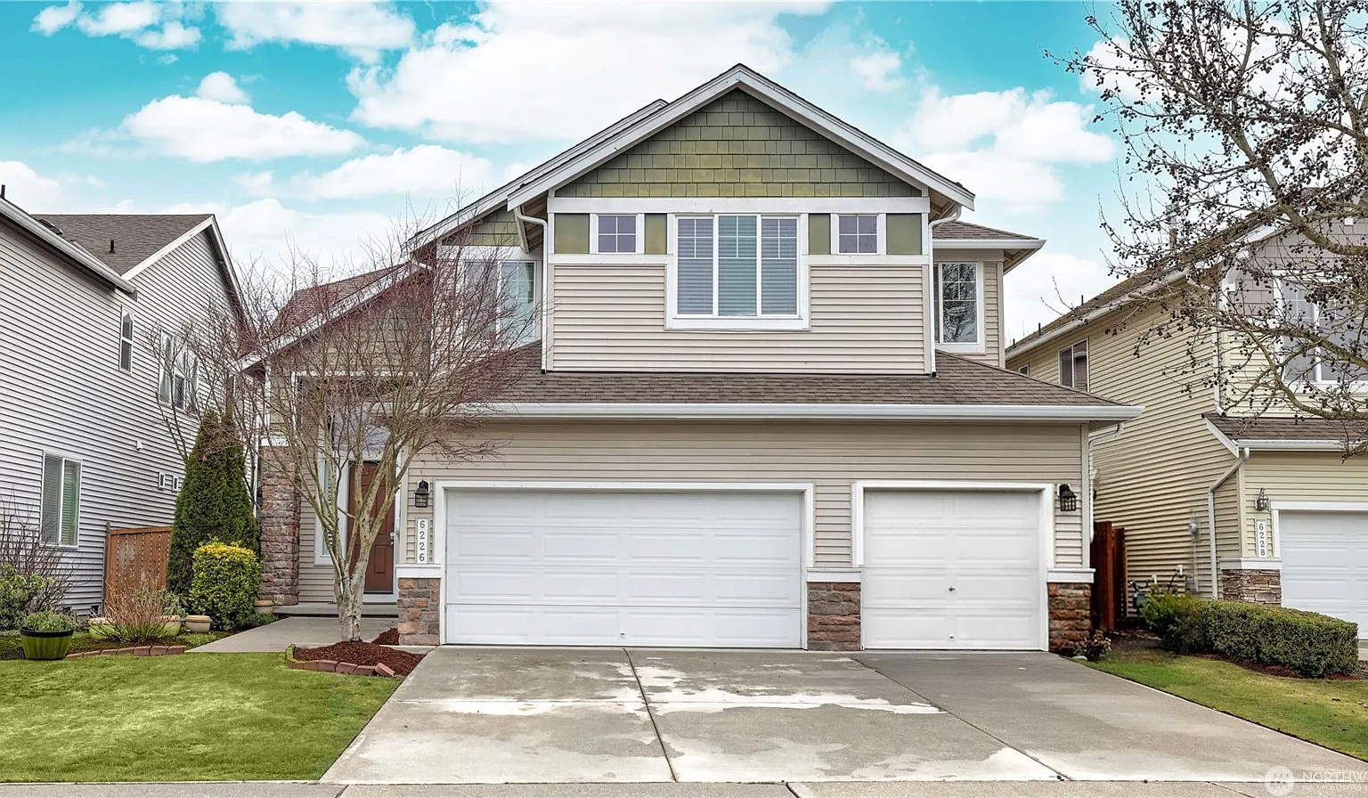 4 bed, 2.5 bath, 2729 sqft, $3,995 — Photo 1
