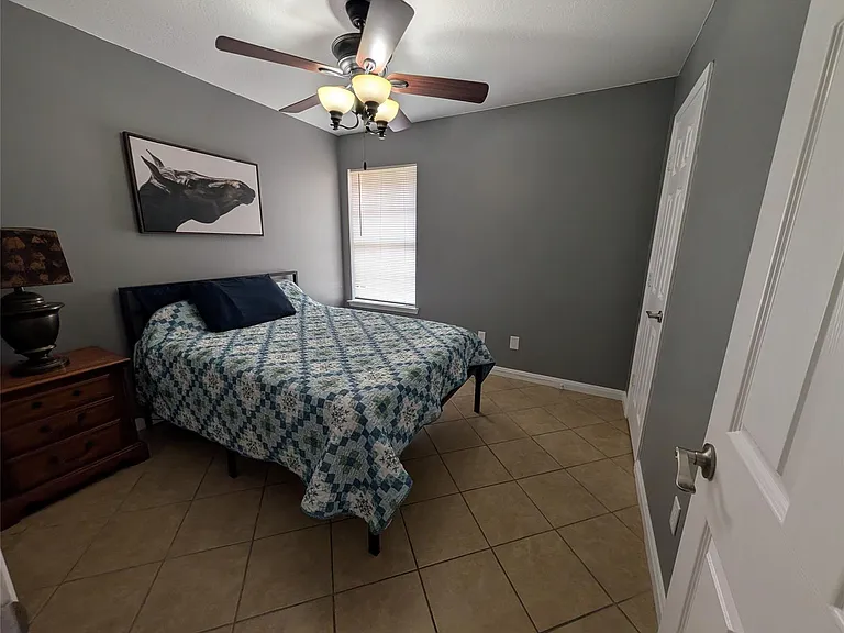 714 N Vista Dr — Photo 12