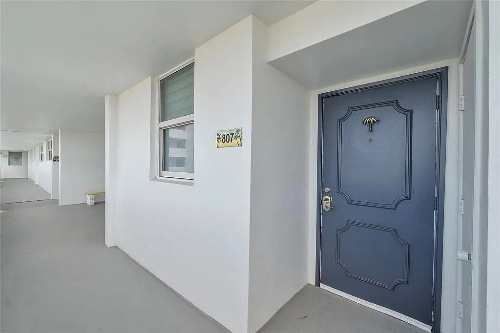 2 bed, 2.0 bath, 1160 sqft, $3,500 — Photo 2