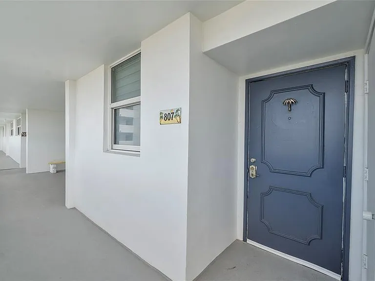 3100 NE 49th St #807 — Photo 2