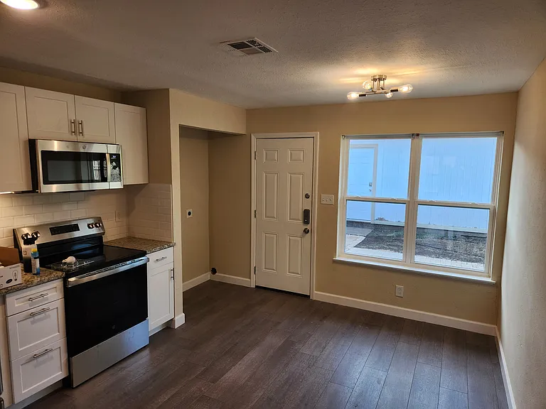 815 Sun Valley Dr — Photo 2