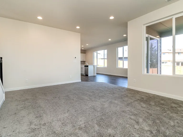 5632 S 302nd St — Photo 18