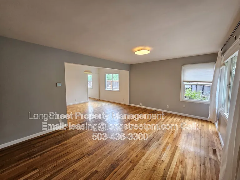 2205 N Willamette Blvd — Photo 16