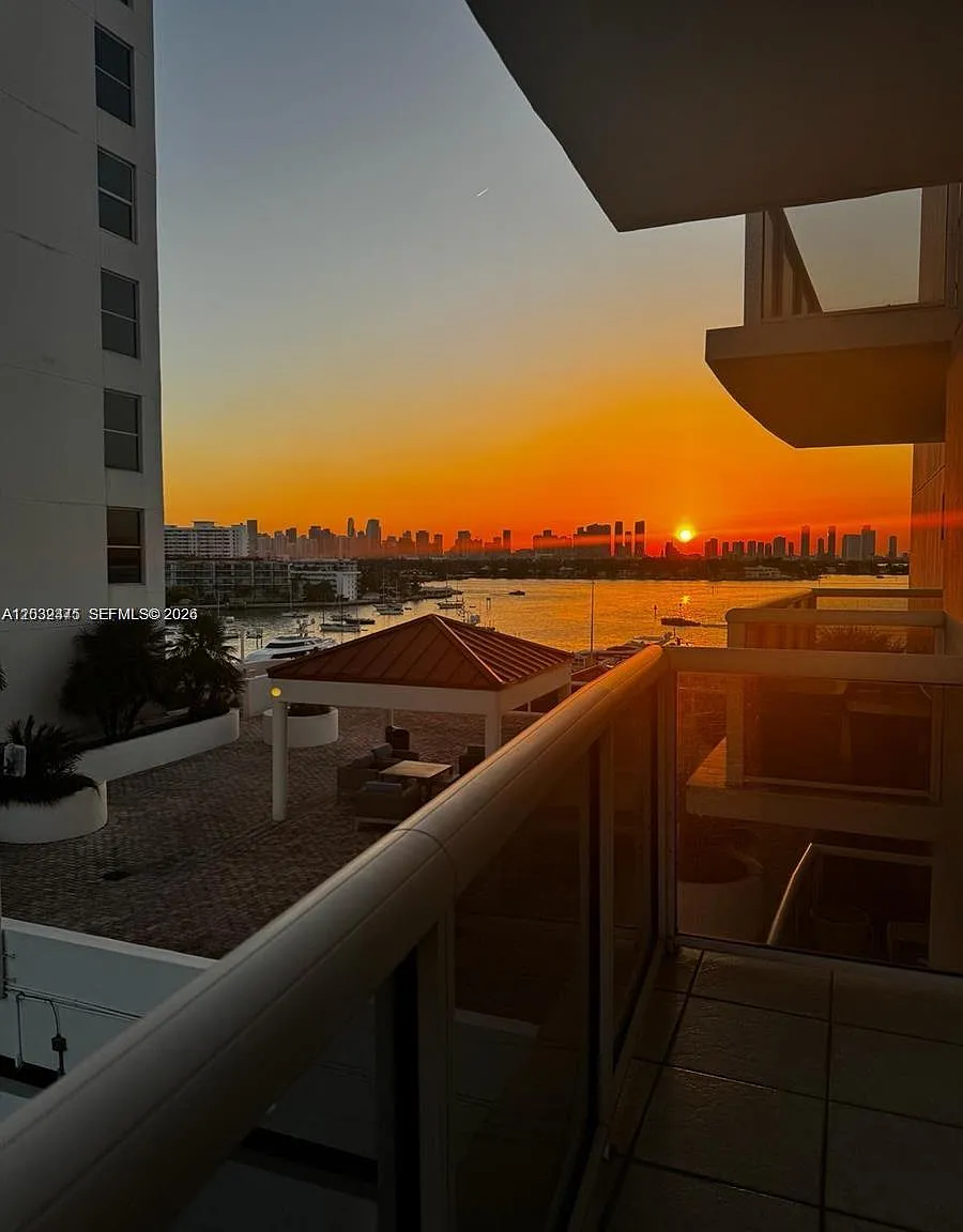 Sunset Harbour North Cond — Photo 1