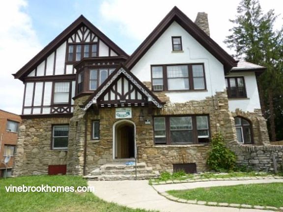 5th image of 2552 Harrison Ave #2