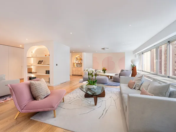 900 Park Avenue image 2 of 16