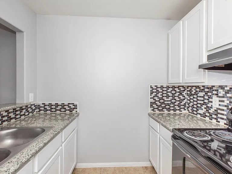 Capewood Apartments — Photo 18