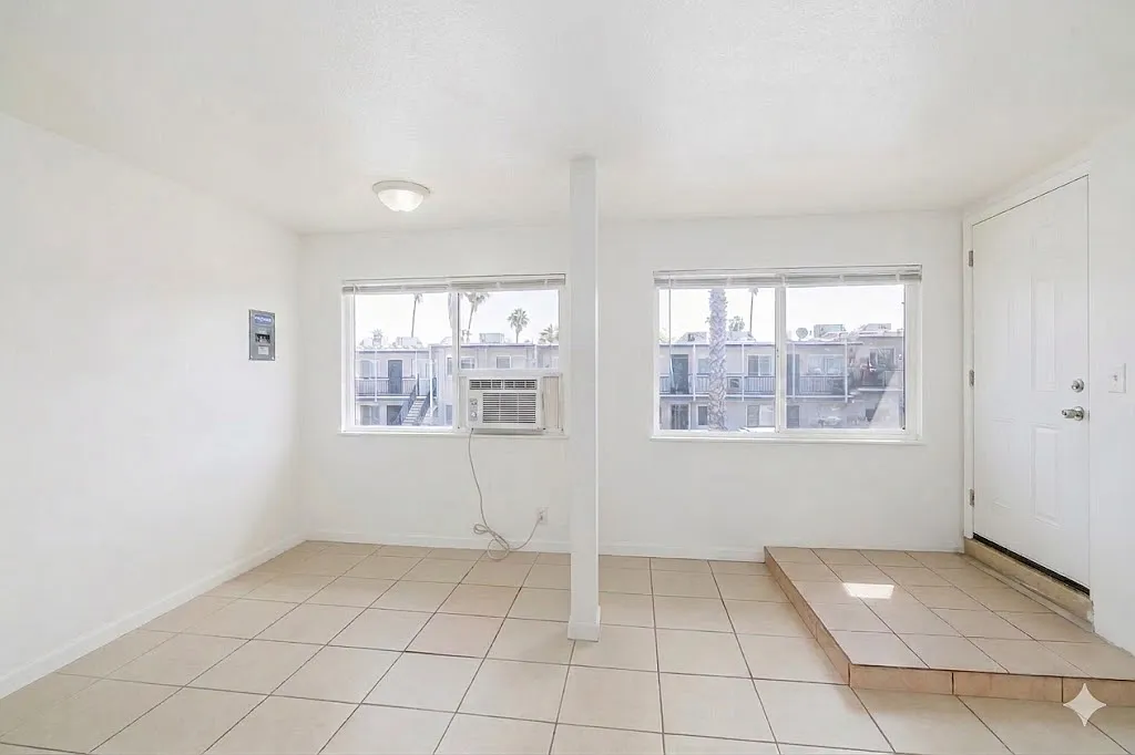 Plaza Estates — Photo 2