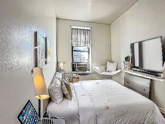 4th image of 400 E 64th St APT 2A