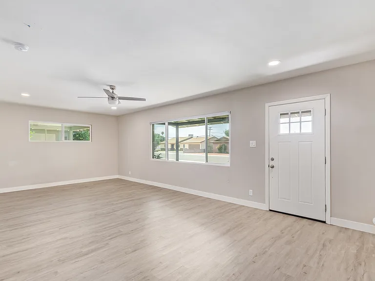 2136 W Village Dr — Photo 11