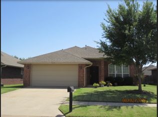 21856 Pioneer Cir, Edmond, OK 73012