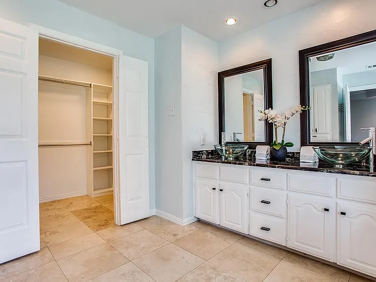 63 Remington Dr W — Photo 11