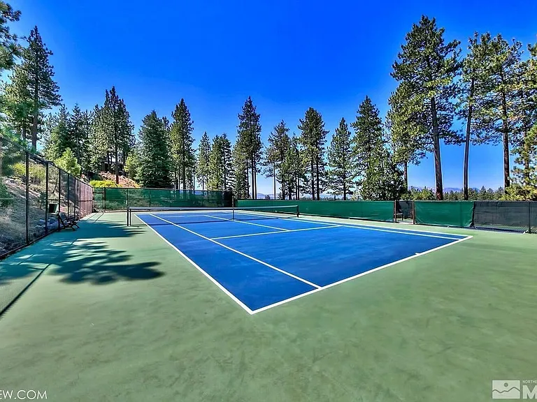 Community tennis courts (multiple courts as well as pickle ball courts)