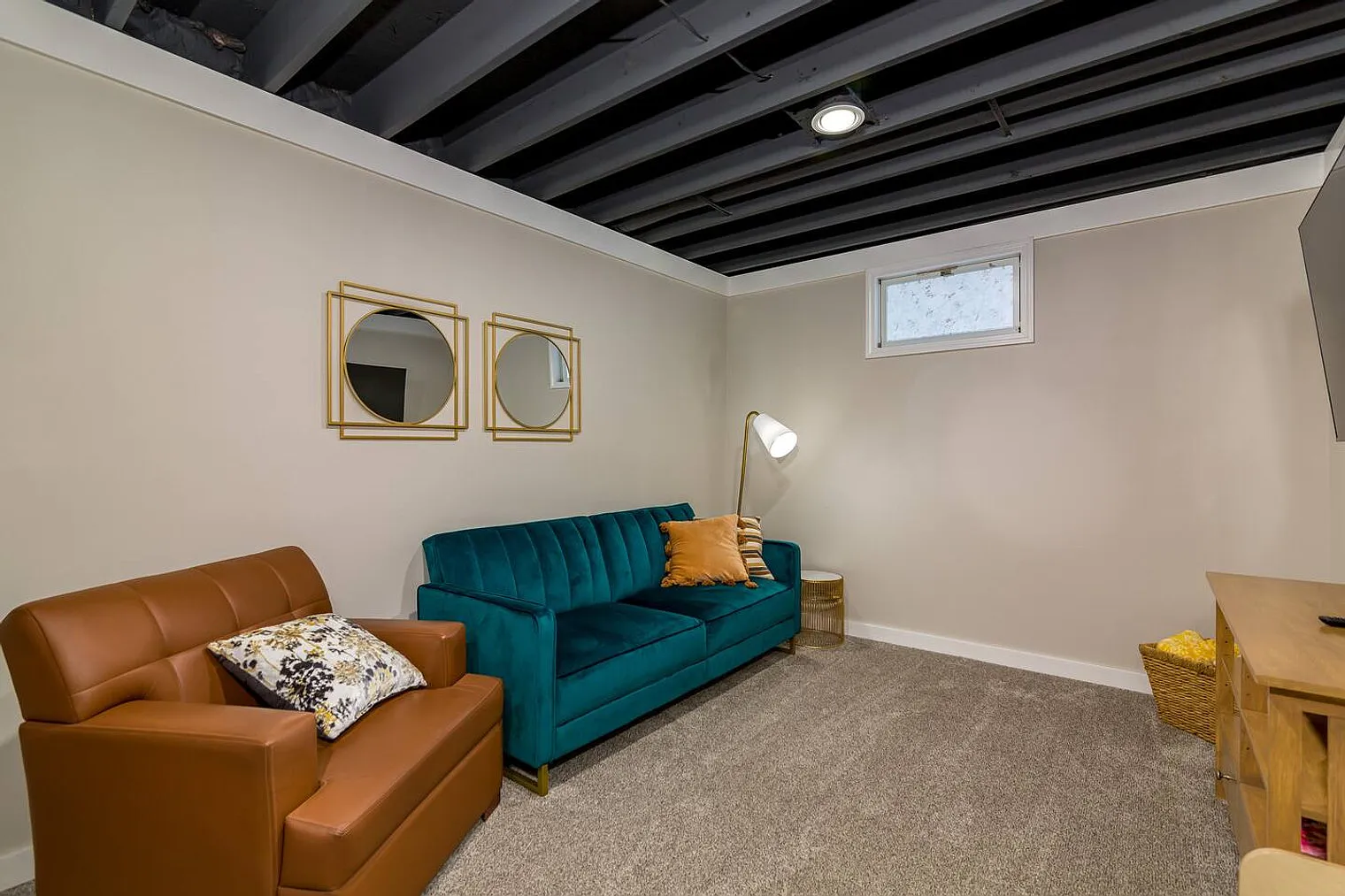 2 bed, 1.0 bath, 1894 sqft, $3,662 — Photo 2
