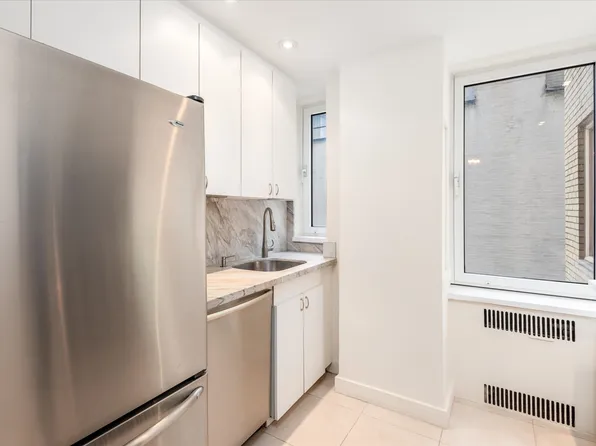 930 5th Avenue image 13 of 21