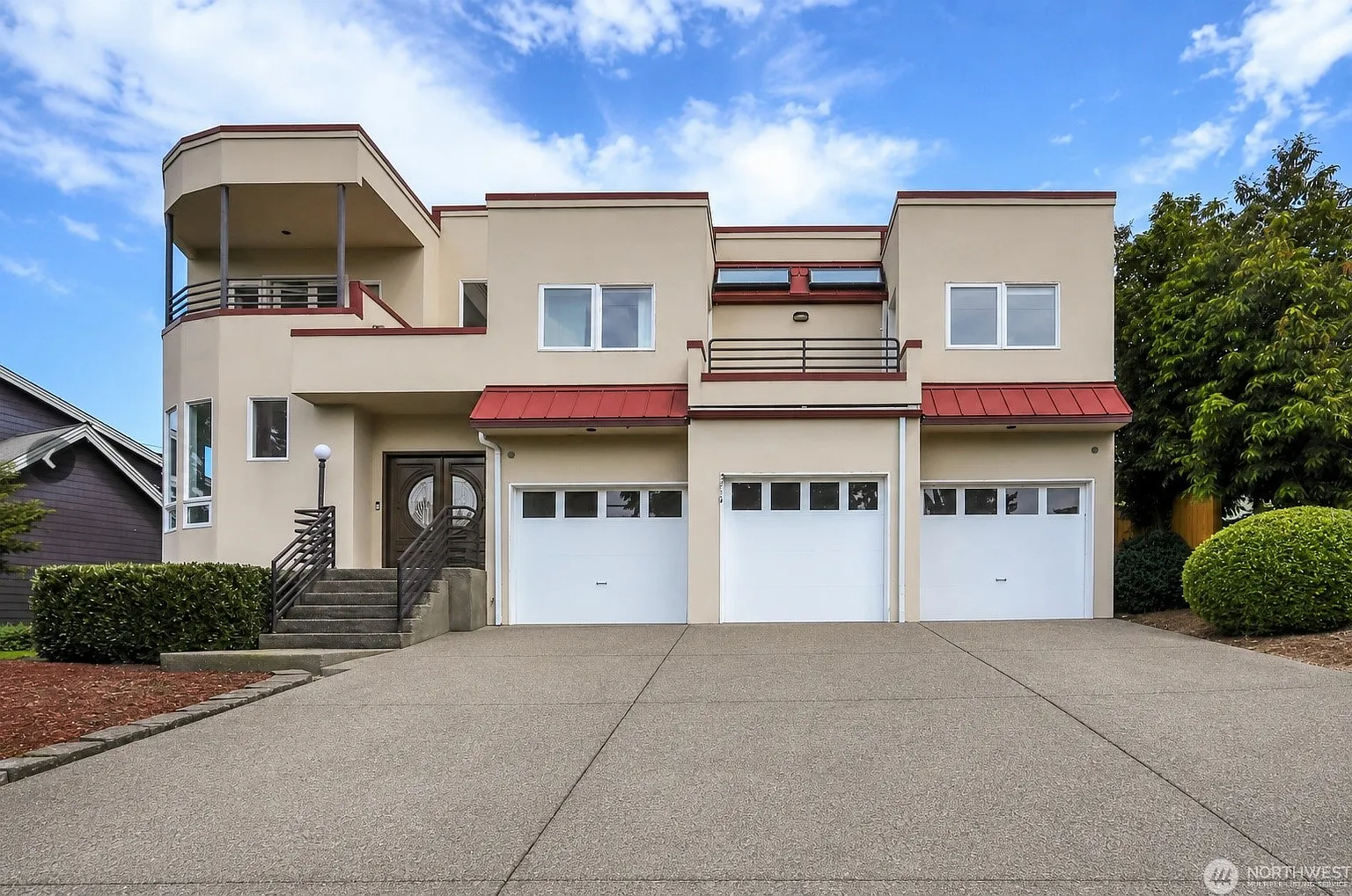 4 bed, 4.5 bath, 4260 sqft, $7,000 — Photo 1