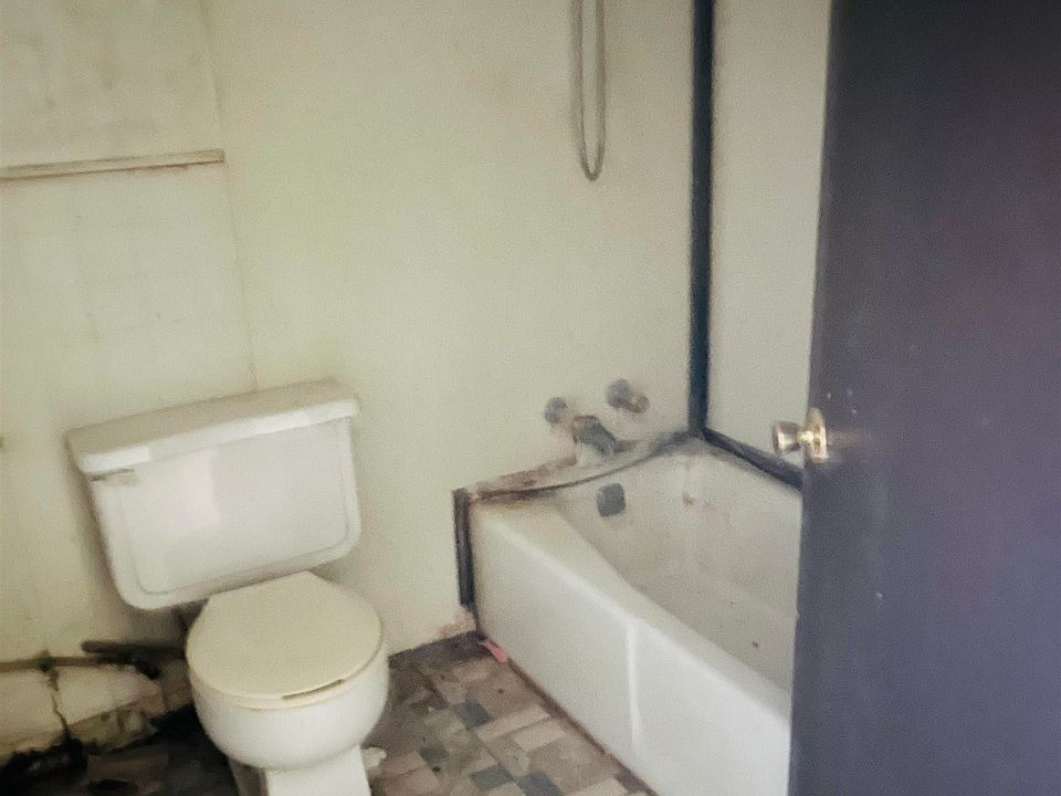 7th image of 945 Bowser Rd
