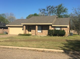 1214 Sandstone Dr, Cleburne, TX 76033