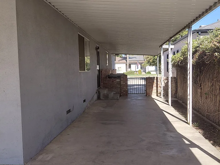551 Auburn St — Photo 17