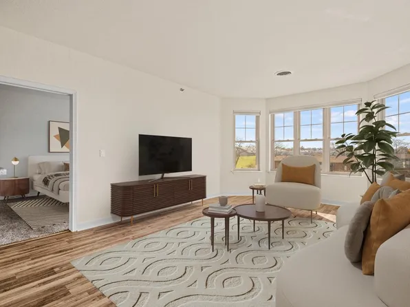 4120 South Lake DRIVE #455, Saint Francis, WI 53235