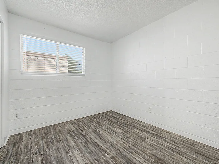 9514 N. 8th St — Photo 10